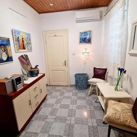 Yellow, Red & Blue Apartment *